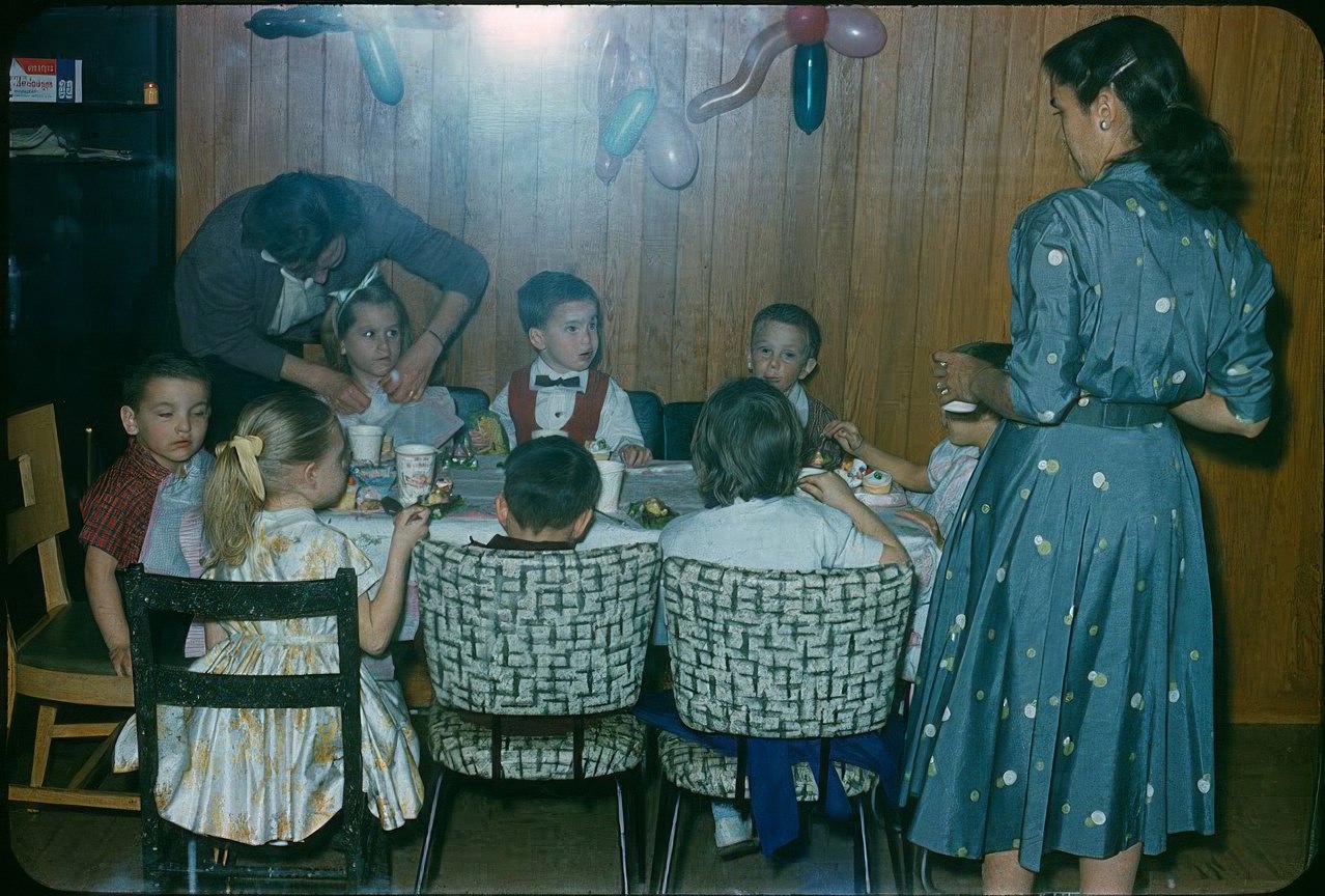 Adorable Vintage Photos of Children at their Birthday Parties in the 1950s