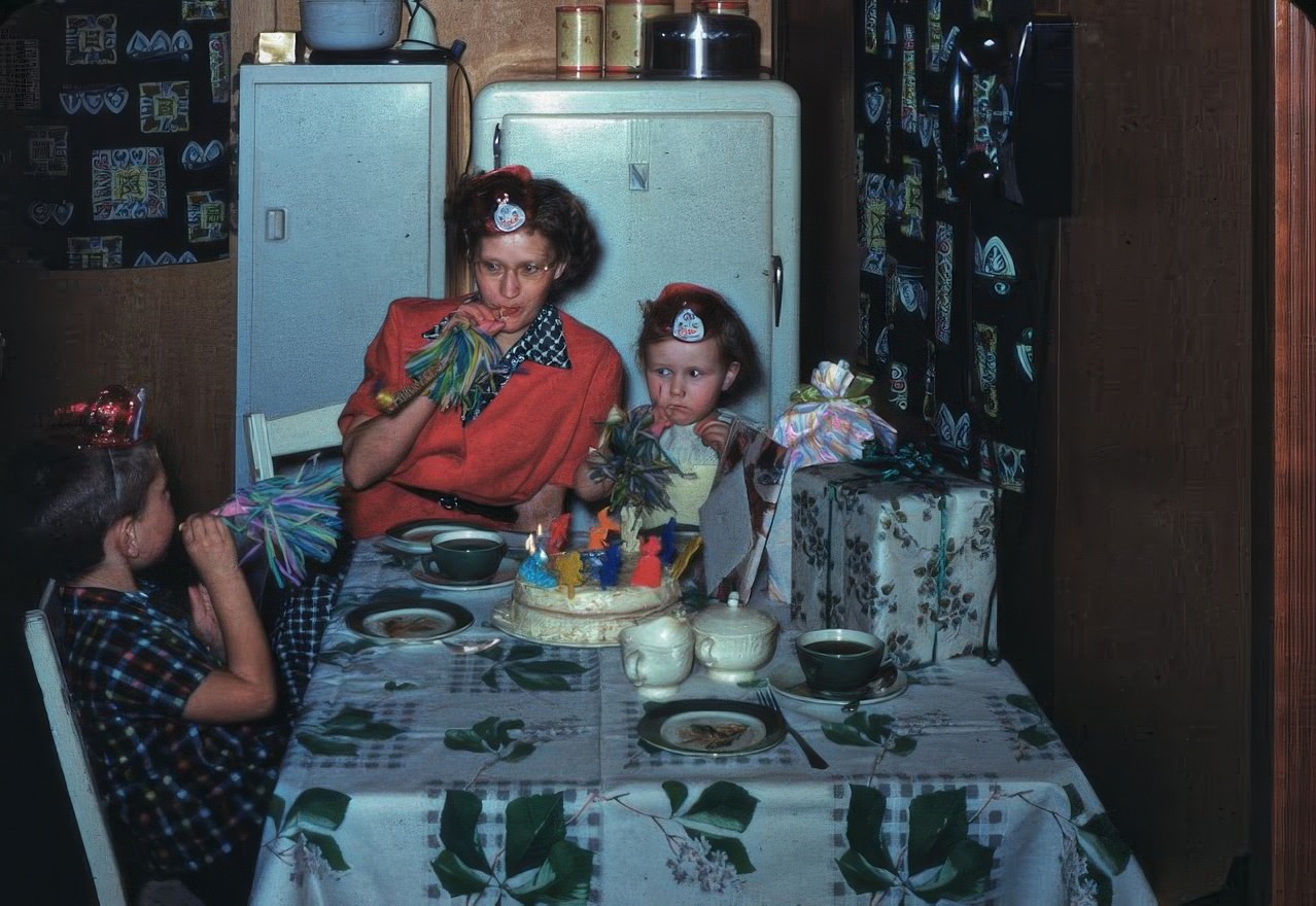 Adorable Vintage Photos of Children at their Birthday Parties in the 1950s
