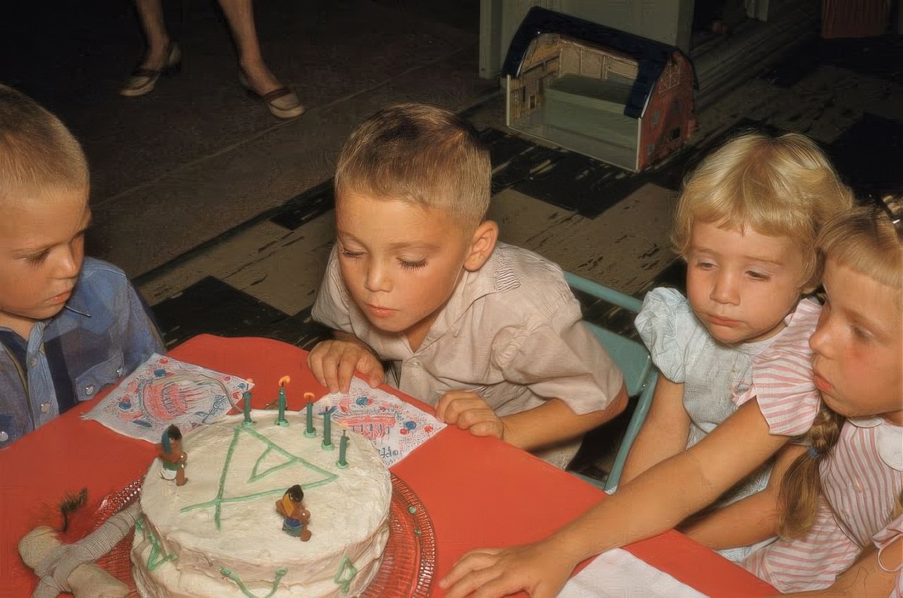 Adorable Vintage Photos of Children at their Birthday Parties in the 1950s