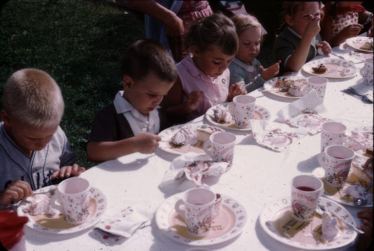 Adorable Vintage Photos of Children at their Birthday Parties in the 1950s