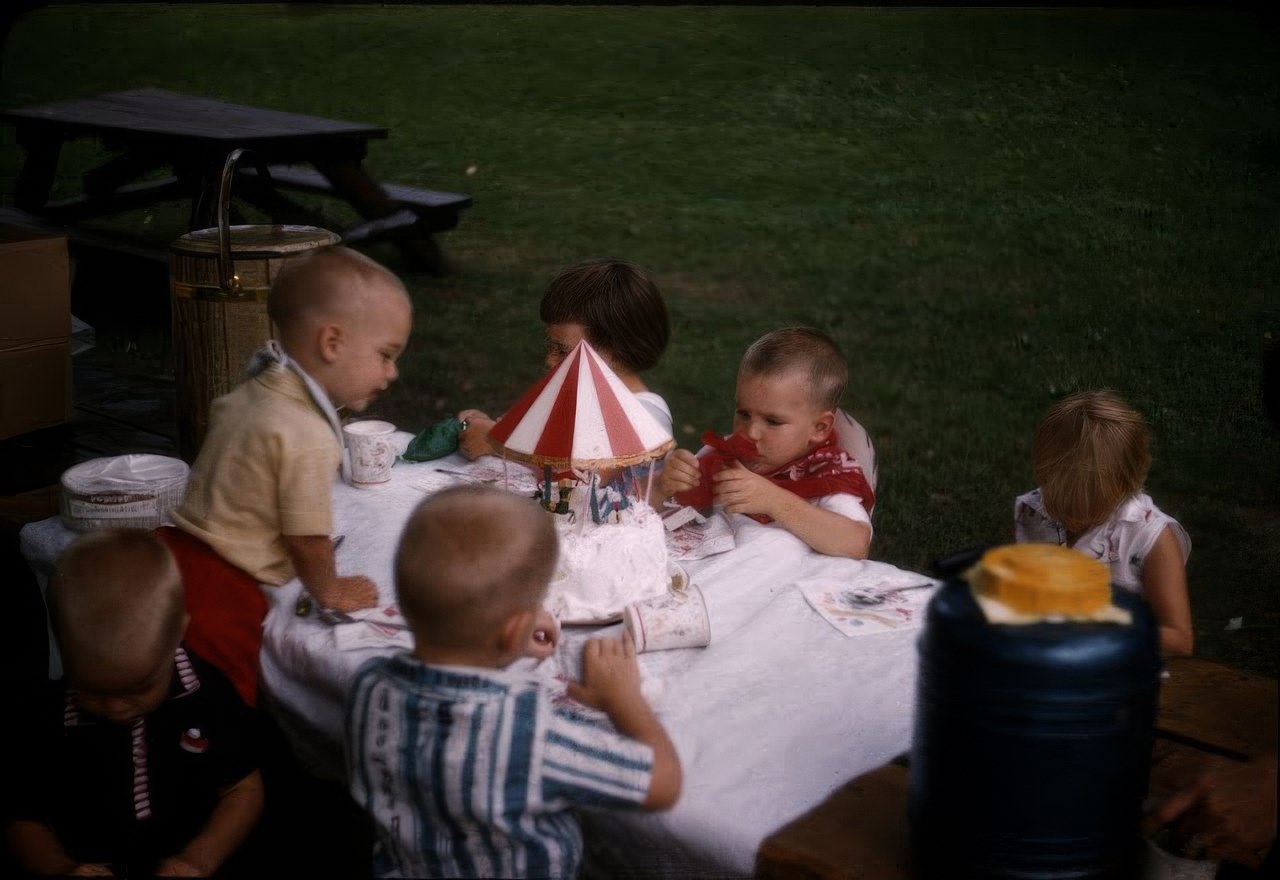 Adorable Vintage Photos of Children at their Birthday Parties in the 1950s