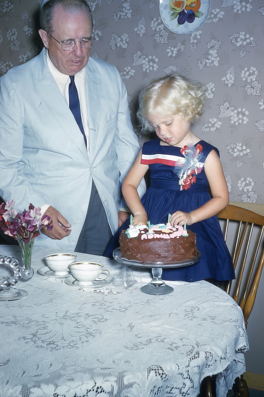 Adorable Vintage Photos of Children at their Birthday Parties in the 1950s