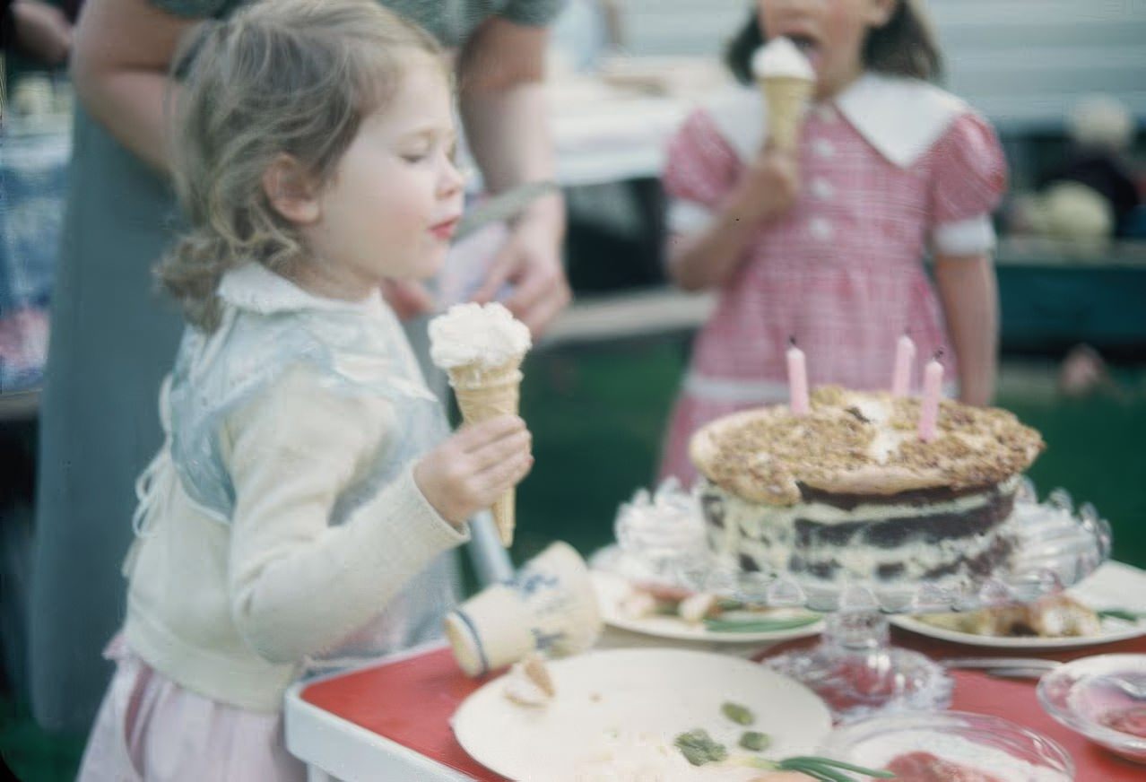 Adorable Vintage Photos of Children at their Birthday Parties in the 1950s