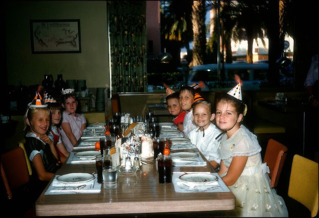 Adorable Vintage Photos of Children at their Birthday Parties in the 1950s