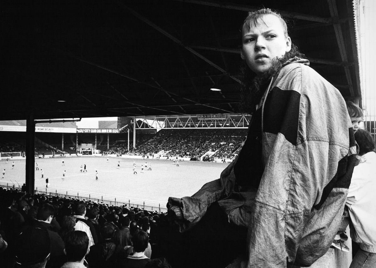 The Gritty Life of Hulme from the 1980s and 1990s through Vintage Photos