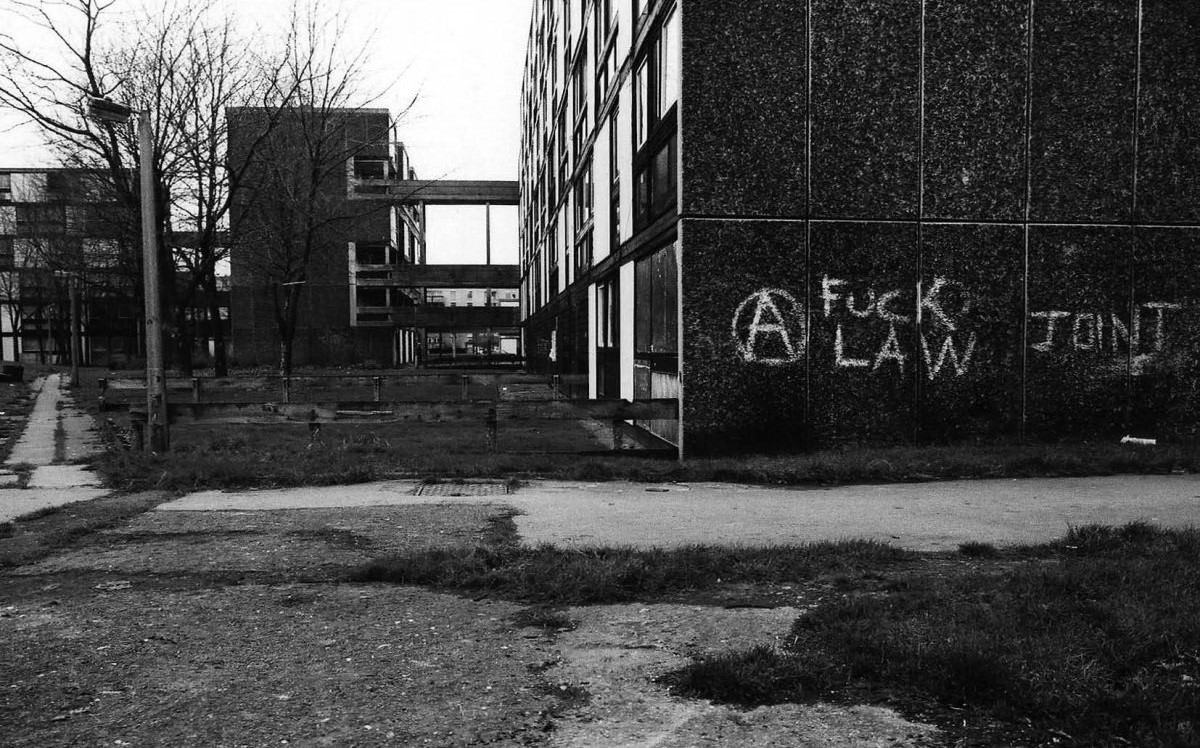 The Gritty Life of Hulme from the 1980s and 1990s through Vintage Photos