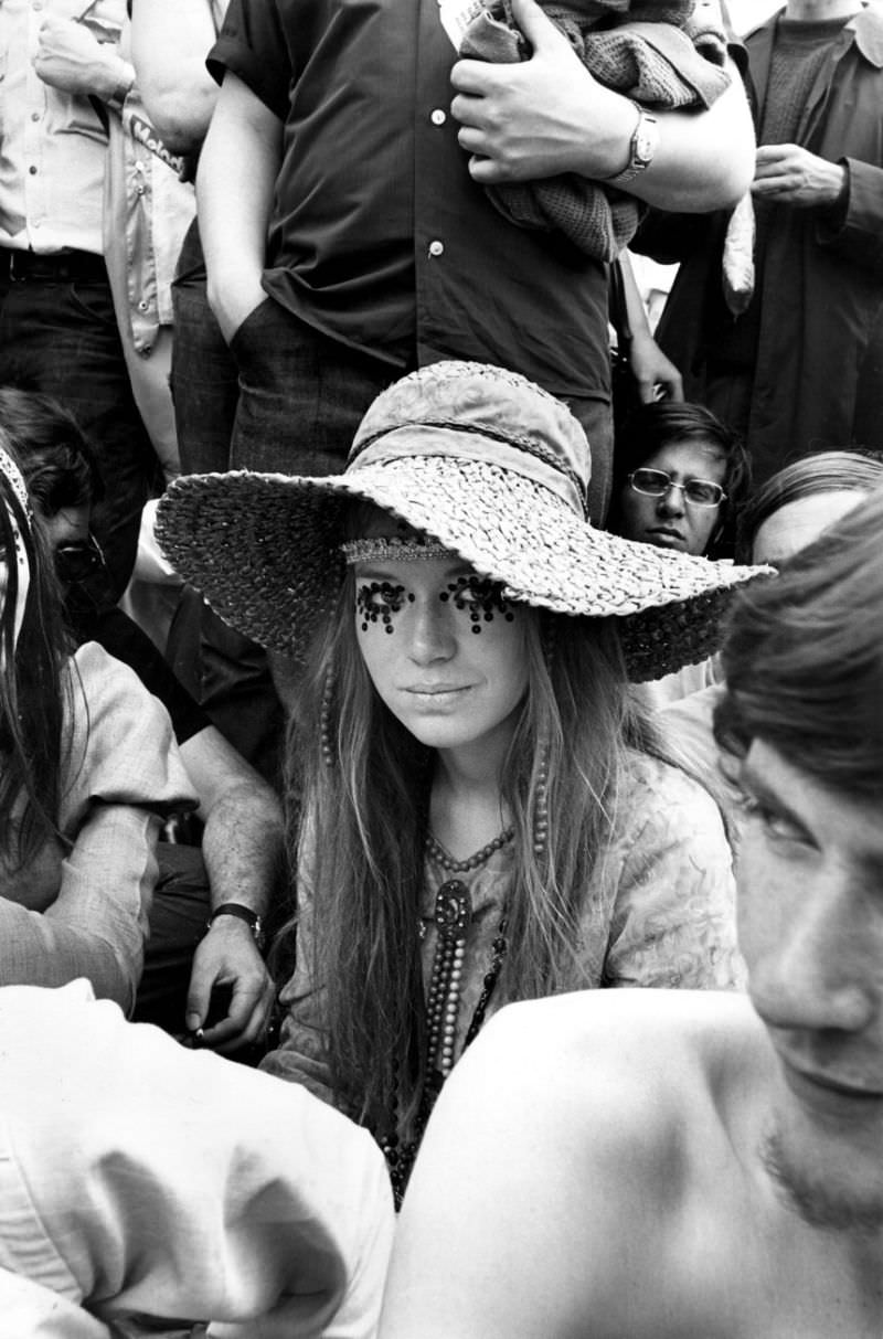 The 1960s Swinging London through the Lens of Frank Habicht