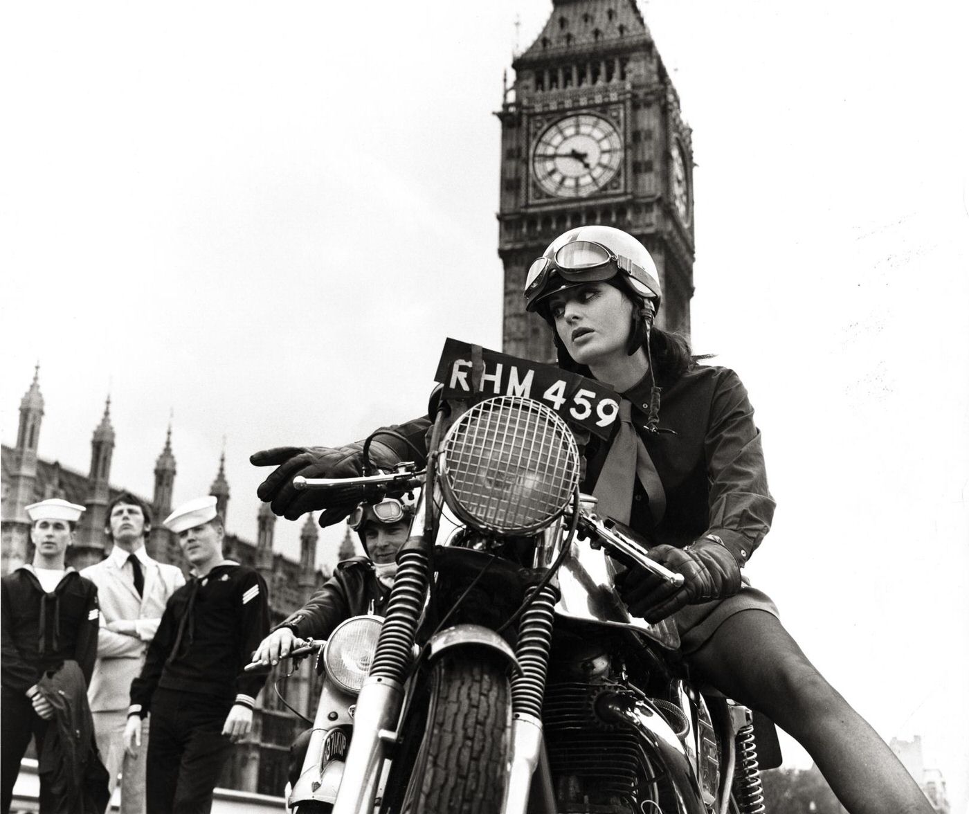 The 1960s Swinging London through the Lens of Frank Habicht