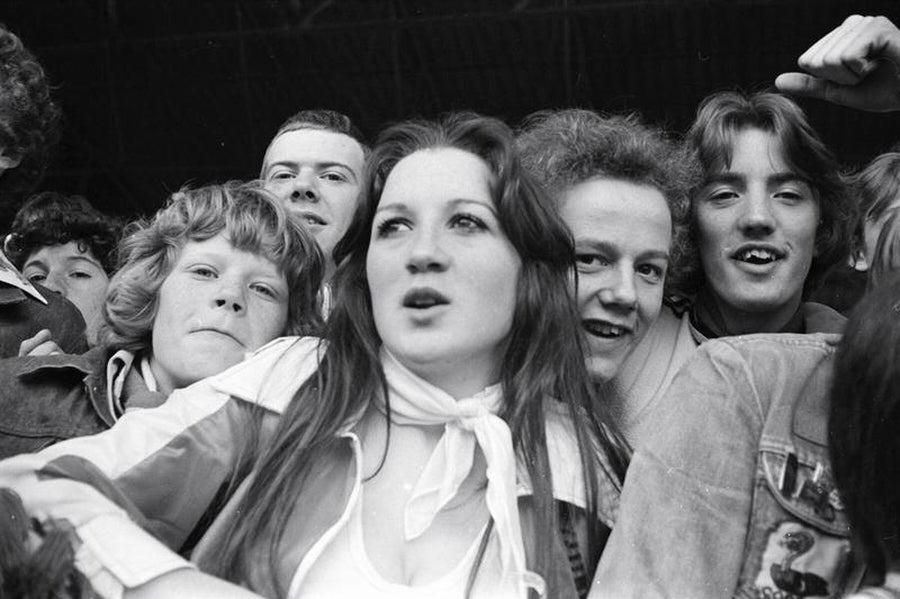 Stunning Vintage Photos of Manchester Football Fans, 1976-77