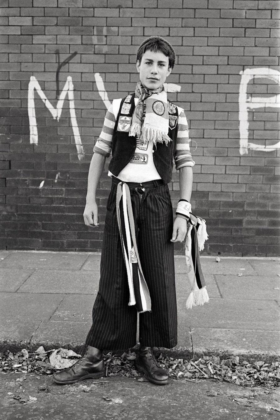 Stunning Vintage Photos of Manchester Football Fans, 1976-77