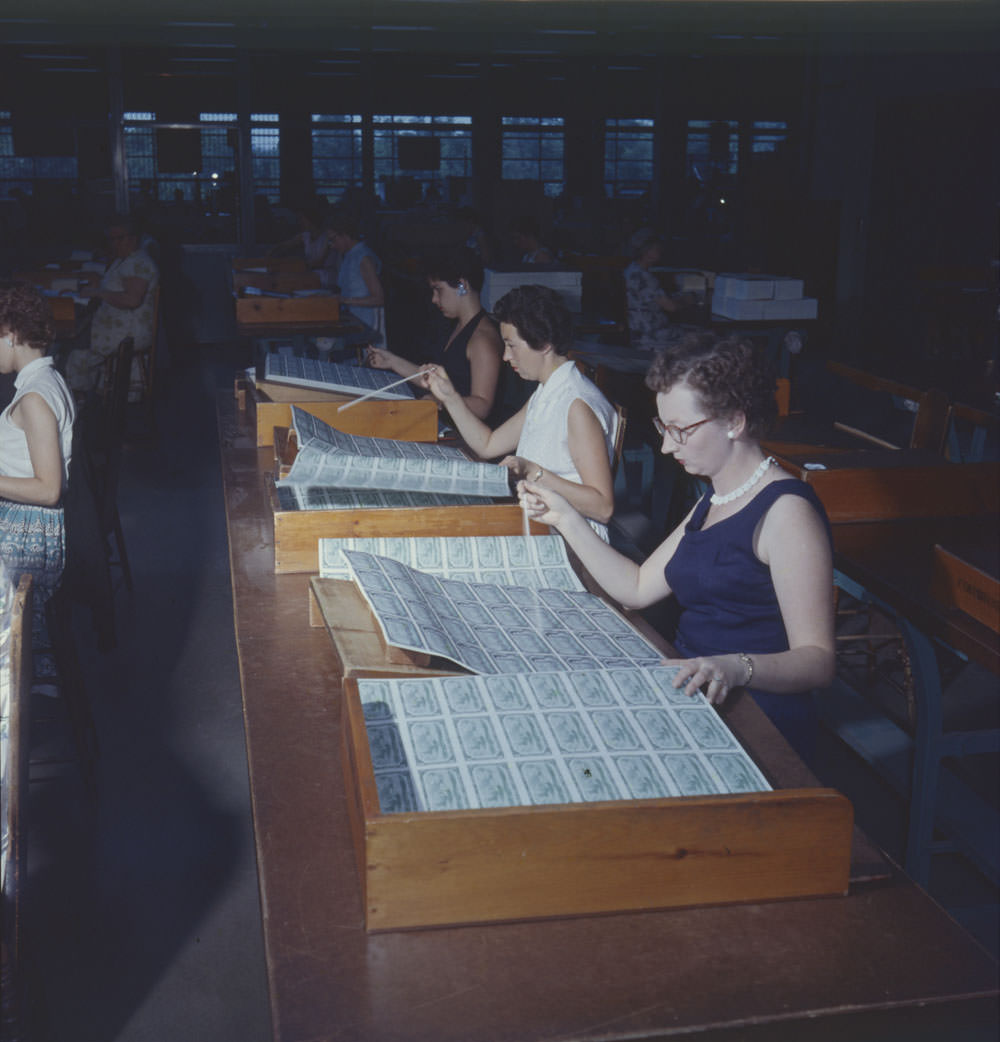 Inspecting paper currency, Canadian Bank Note Company, Ottawa, Ontario, 1957