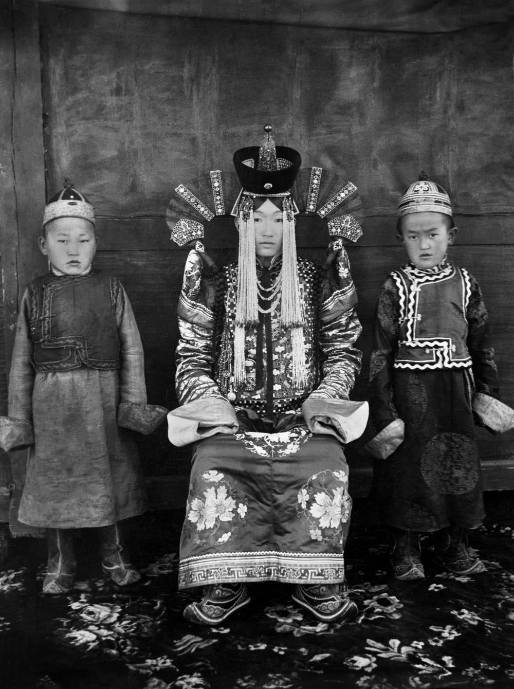 Spectacular Historic Portraits of Mongolian Nobels from the Early 1900s