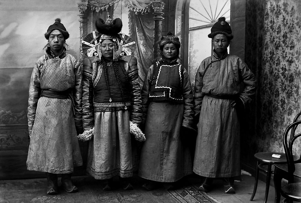 Spectacular Historic Portraits of Mongolian Nobels from the Early 1900s