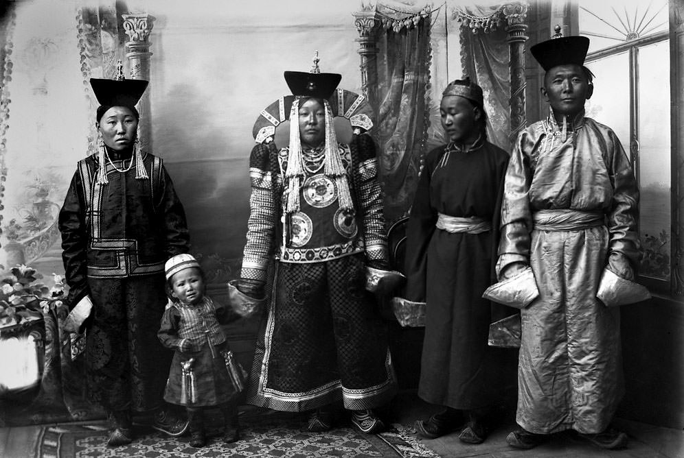 Spectacular Historic Portraits of Mongolian Nobels from the Early 1900s