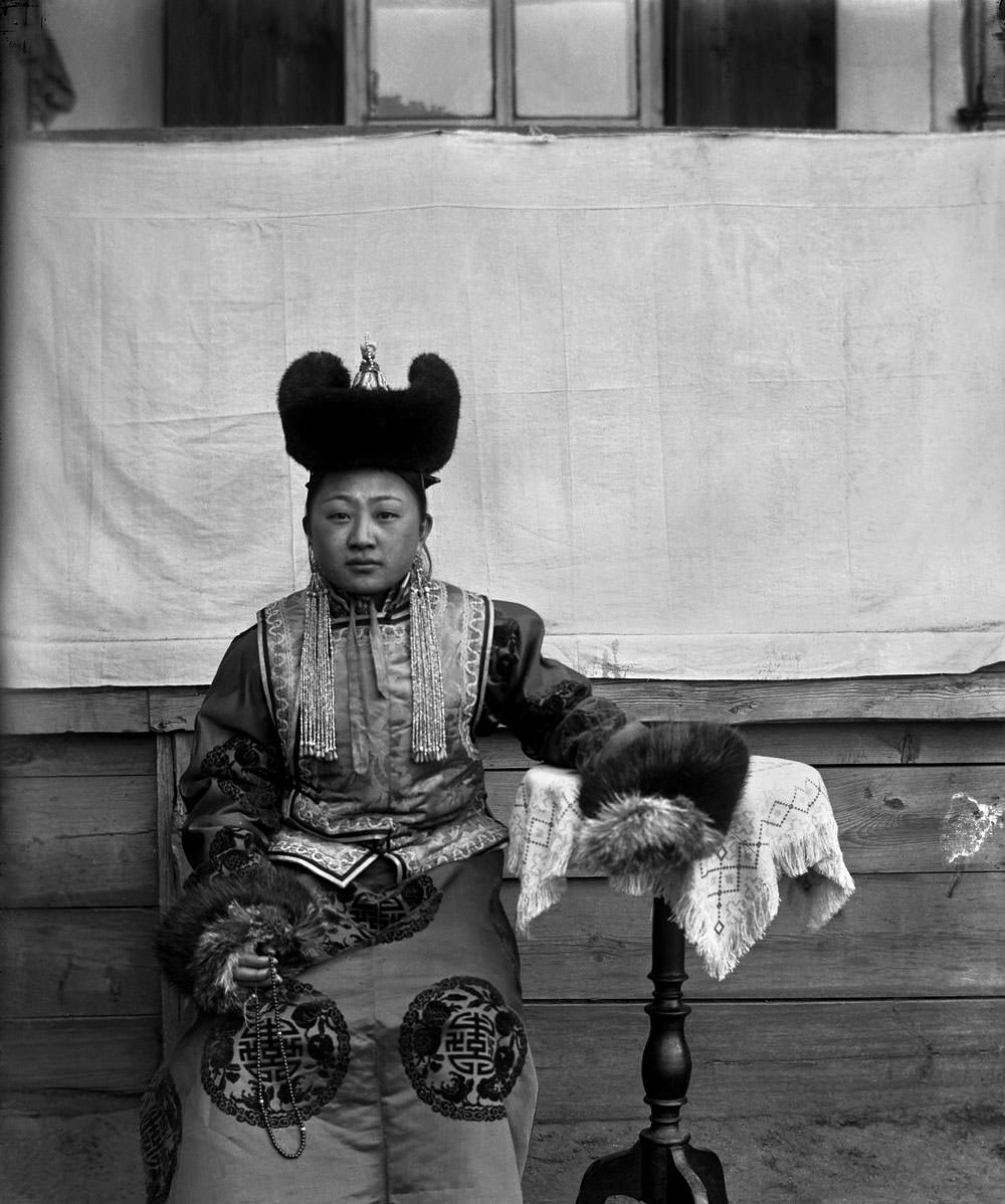 Spectacular Historic Portraits of Mongolian Nobels from the Early 1900s