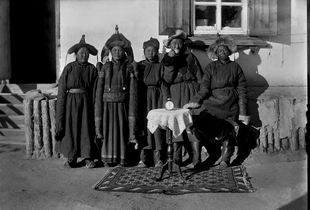 Spectacular Historic Portraits of Mongolian Nobels from the Early 1900s