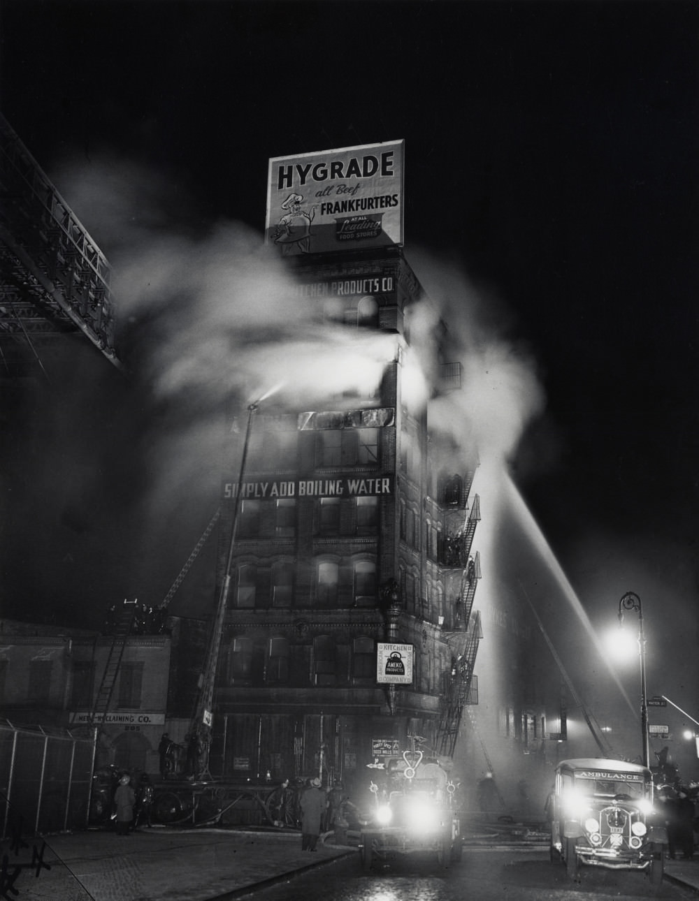 A fire in the Ameko building near Brooklyn Bridge, 1943.