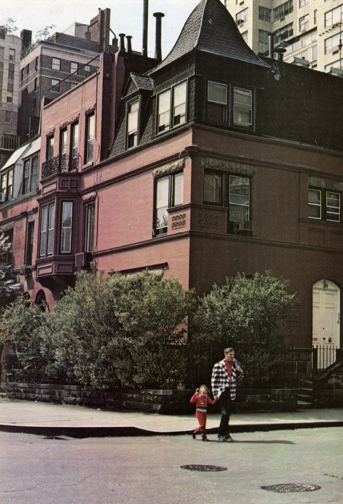A Gritty Snapshot: 30 Amazing Photos of New York City’s Streets in the 1970s