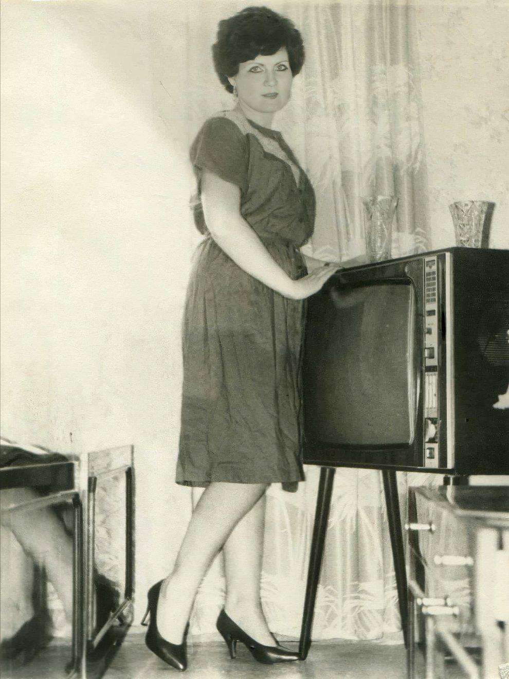 Tuning into the Past: Found Photos of Soviet Families and Their TVs