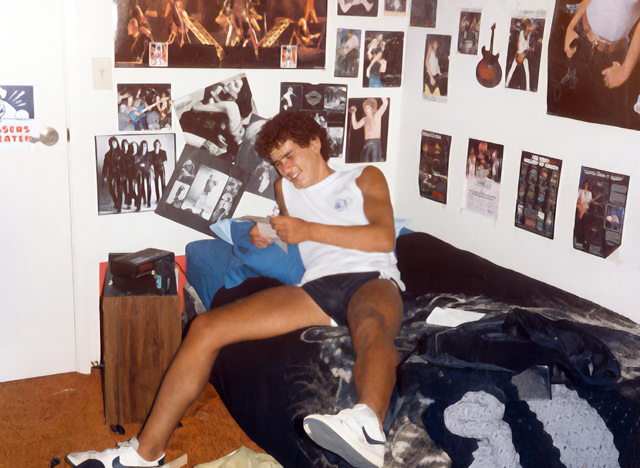 70 Cool Vintage Photos Capturing Teenagers at their Homes from the 1980s