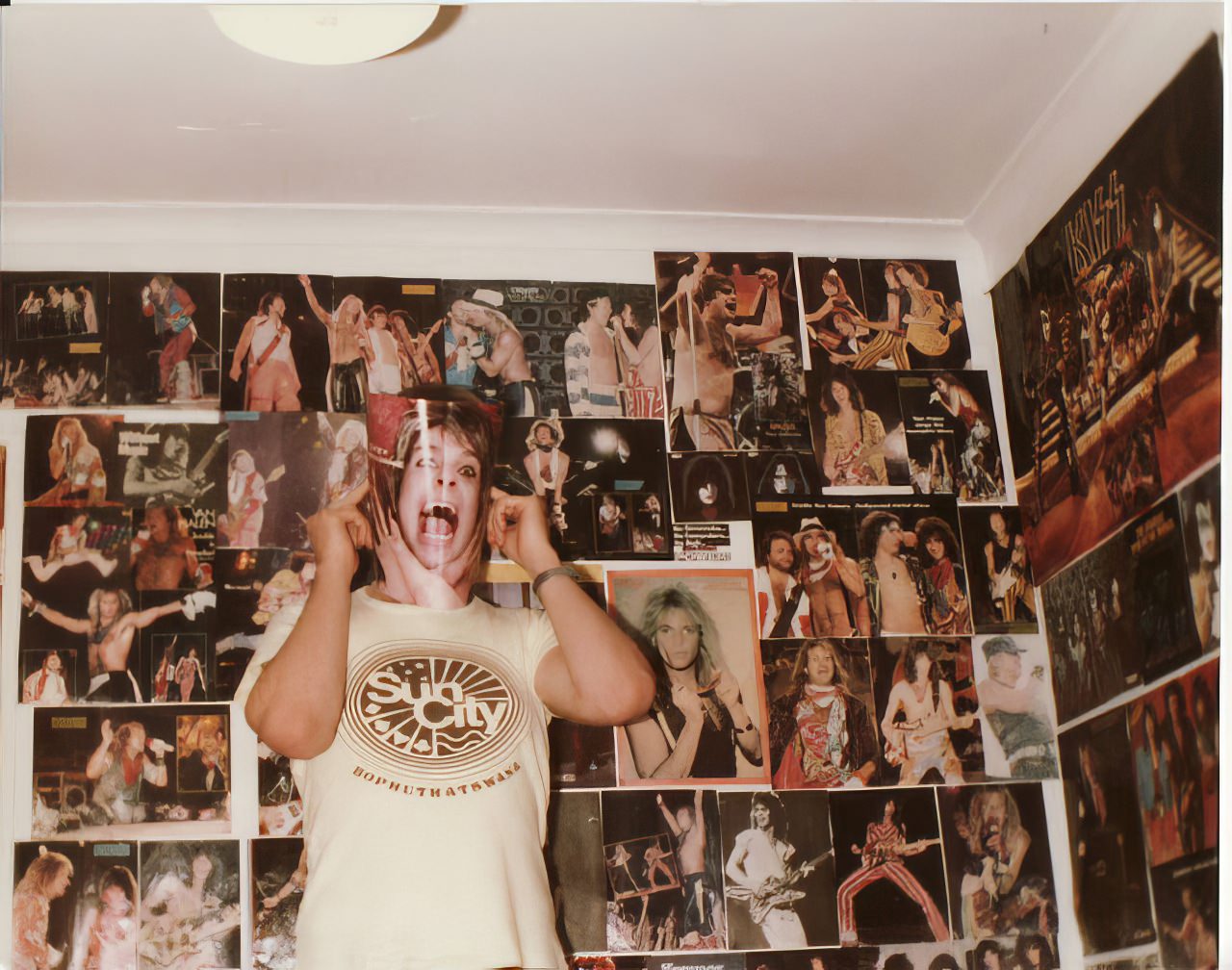 70 Cool Vintage Photos Capturing Teenagers at their Homes from the 1980s