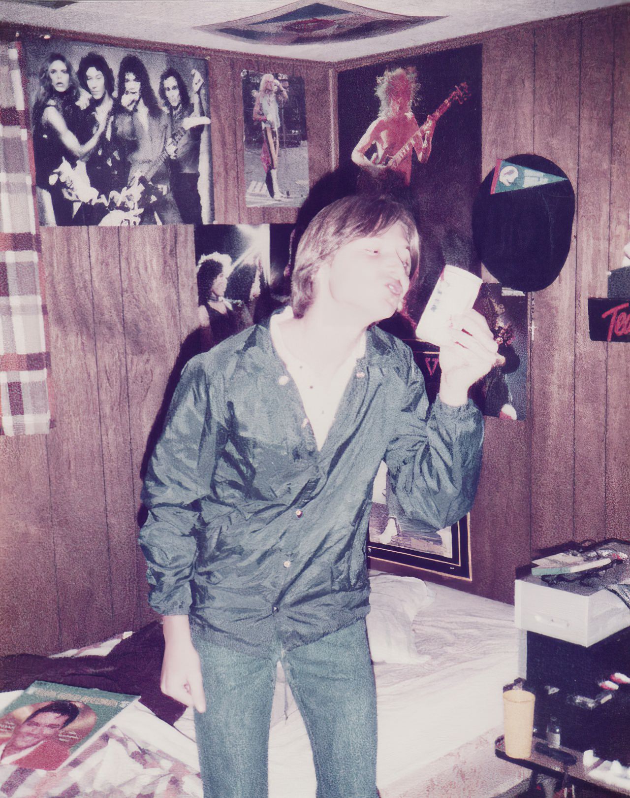 70 Cool Vintage Photos Capturing Teenagers at their Homes from the 1980s