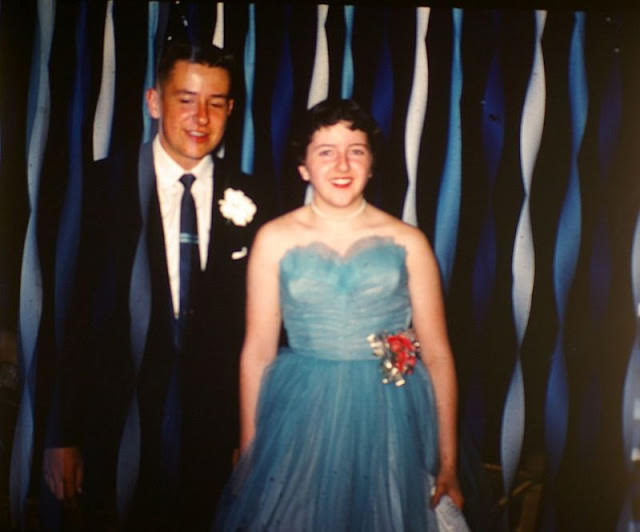 Lovely Vintage Photos of 1950s Prom Couples in Their Finest: A Glimpse into the Past