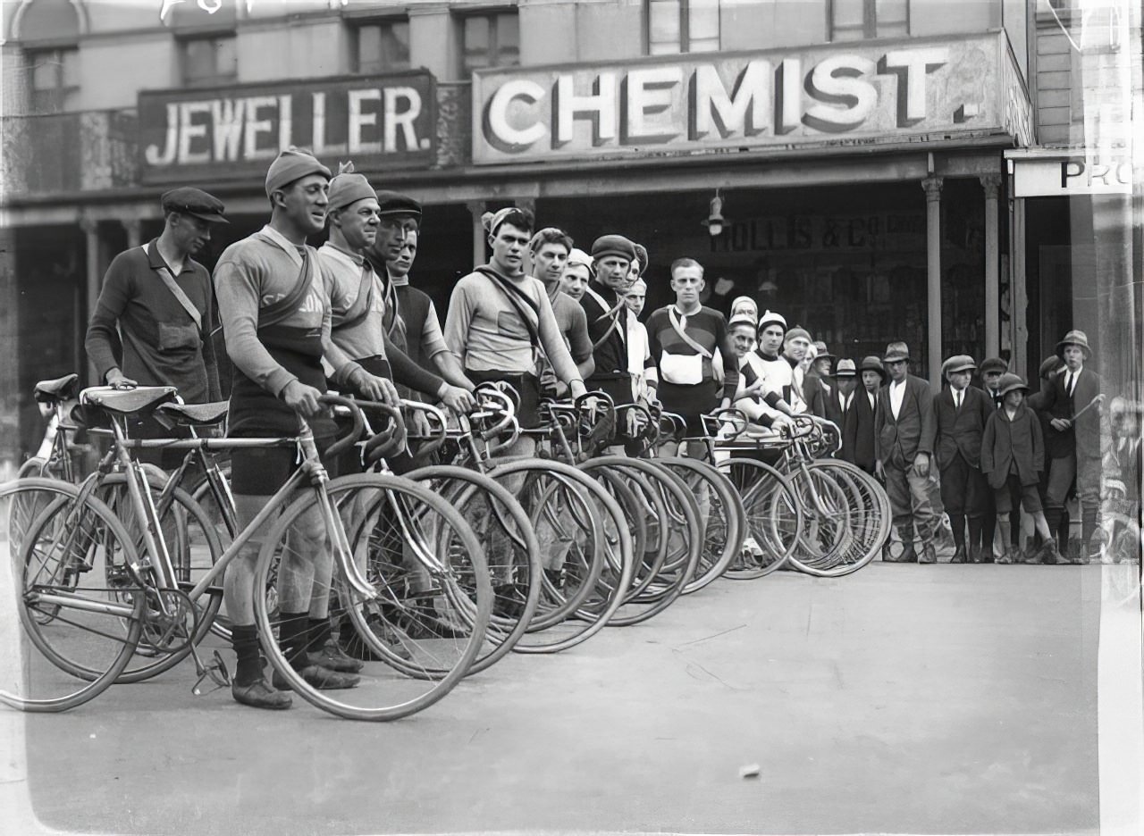 Line up of competitors at Goulburn, Goulburn to Sydney, Dunlop Road Race, 1930s.