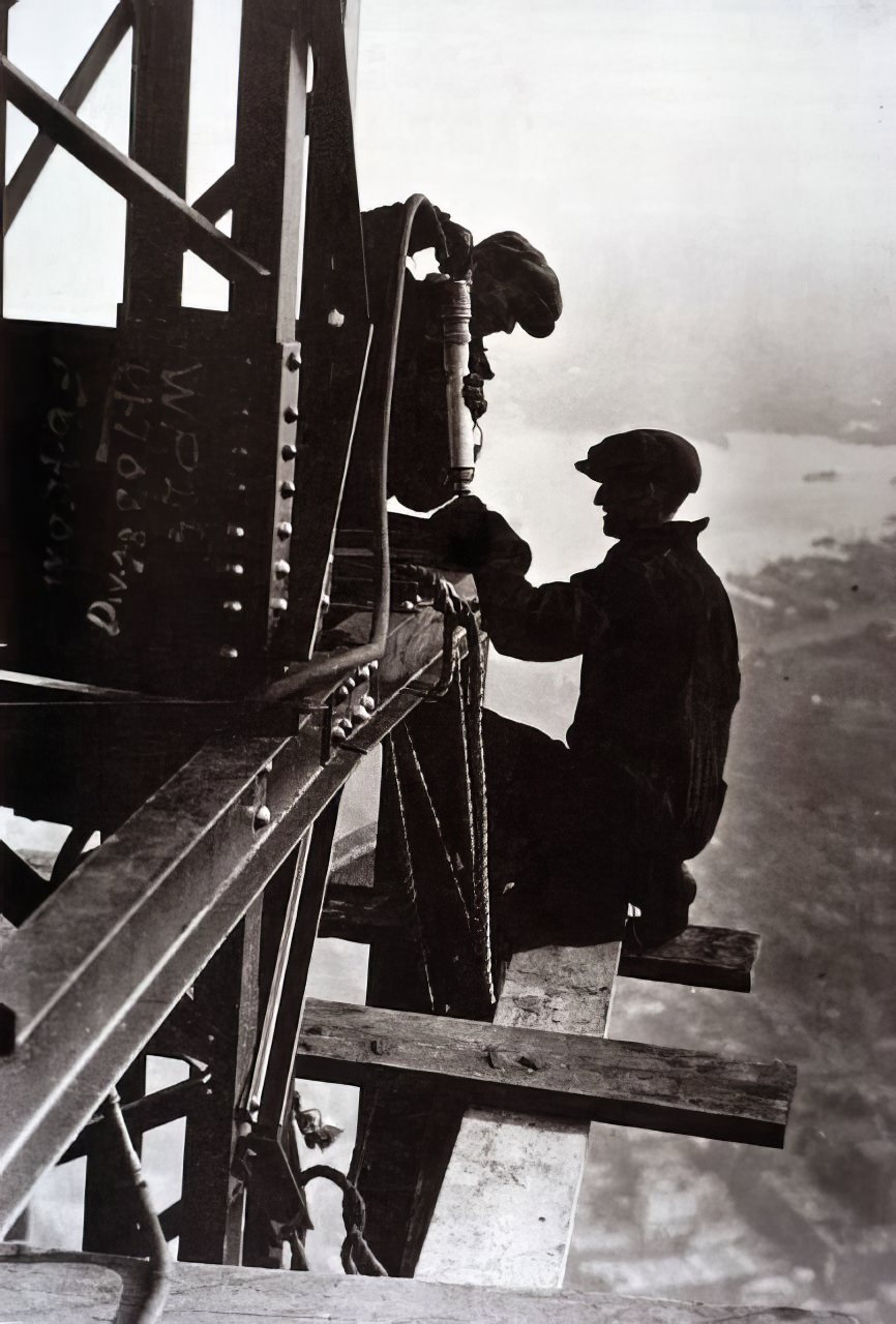 Historical Photos Show the Construction of Empire State Building in NYC, 1930s