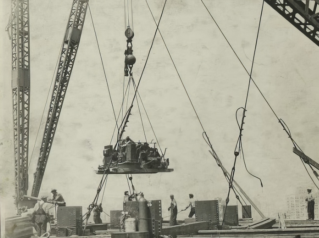 Historical Photos Show the Construction of Empire State Building in NYC, 1930s