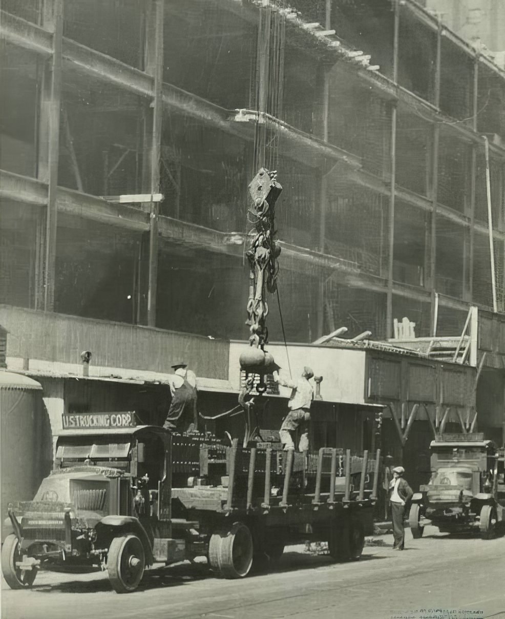 Historical Photos Show the Construction of Empire State Building in NYC, 1930s