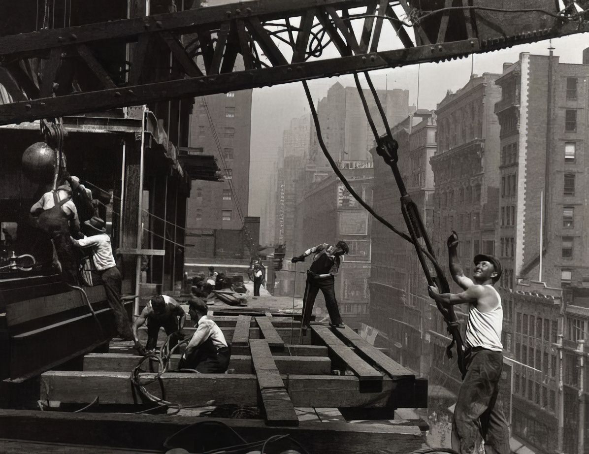 Historical Photos Show the Construction of Empire State Building in NYC, 1930s