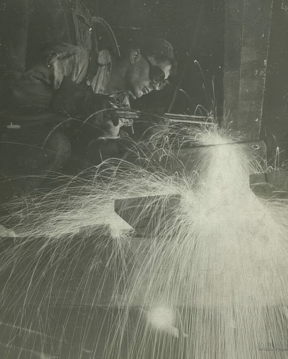 Historical Photos Show the Construction of Empire State Building in NYC, 1930s
