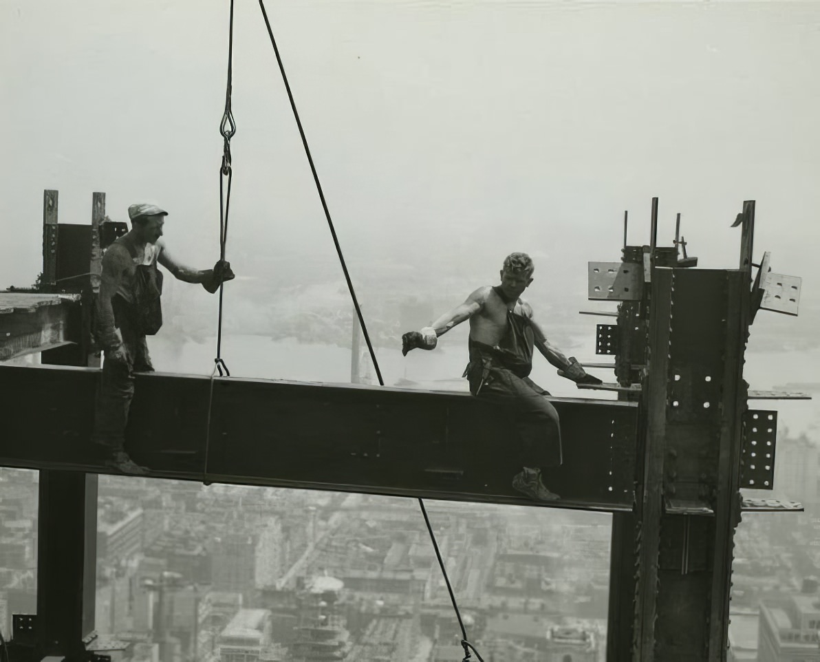 Historical Photos Show the Construction of Empire State Building in NYC, 1930s
