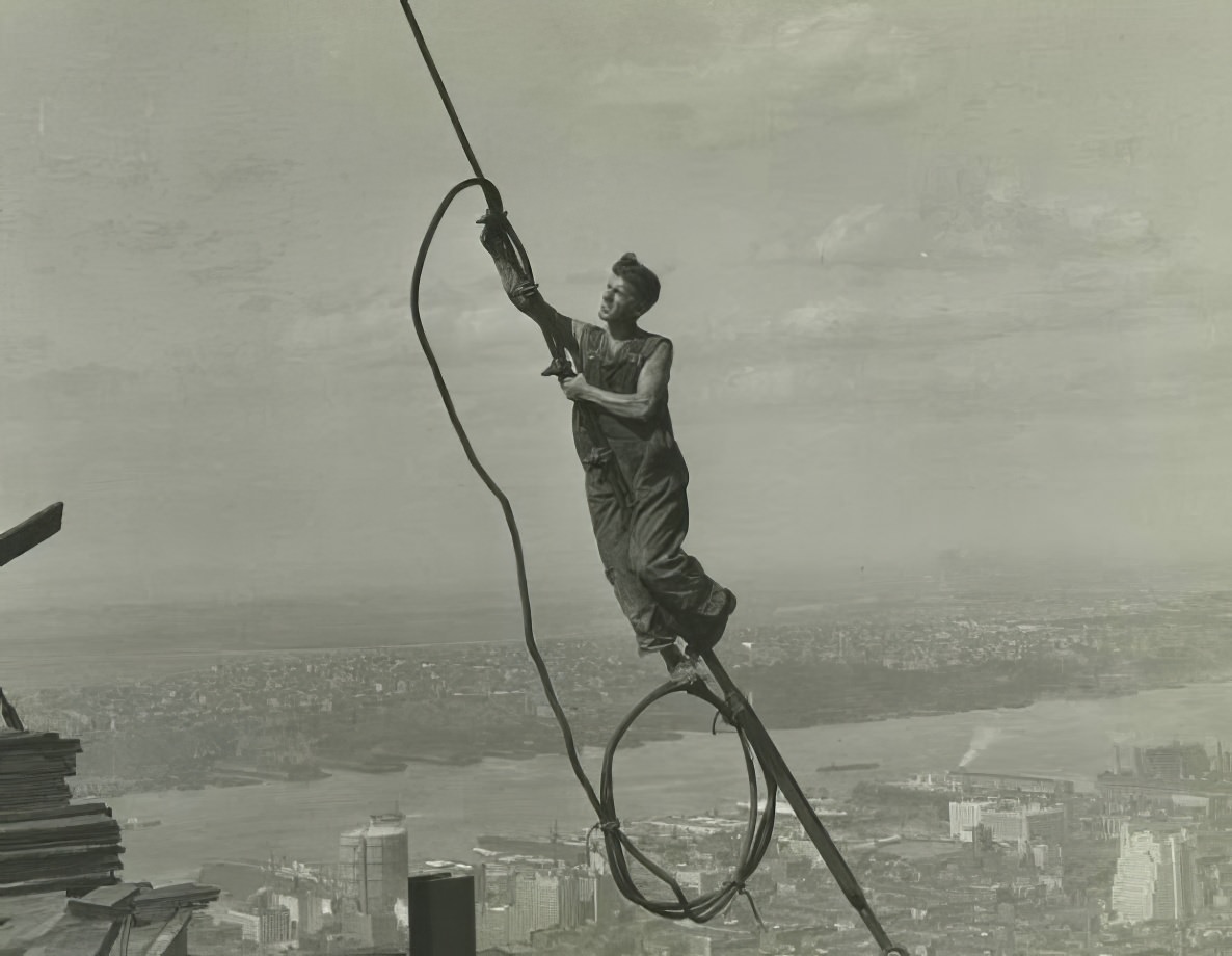 Historical Photos Show the Construction of Empire State Building in NYC, 1930s
