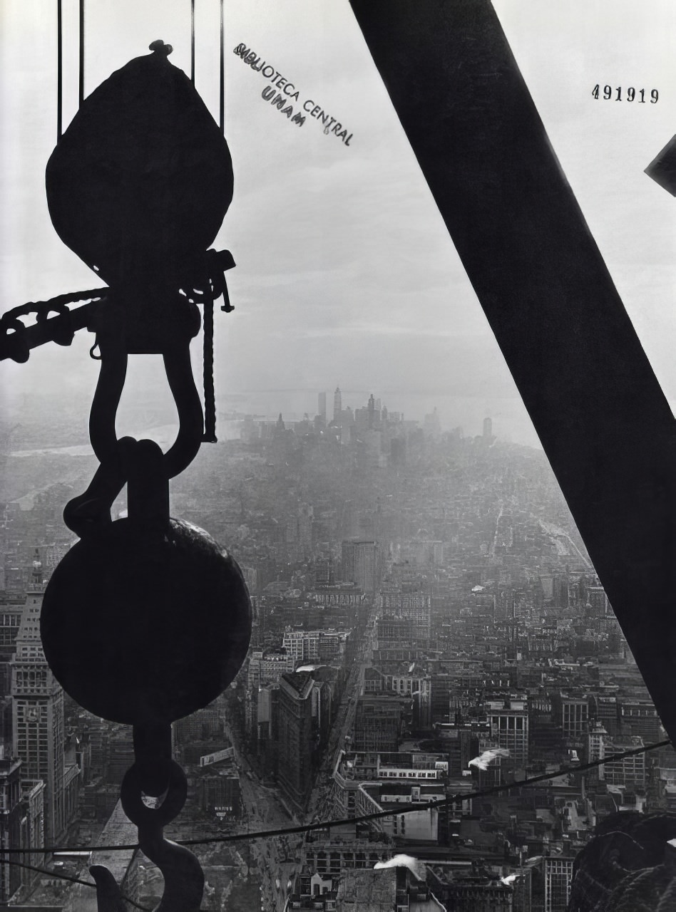 Historical Photos Show the Construction of Empire State Building in NYC, 1930s