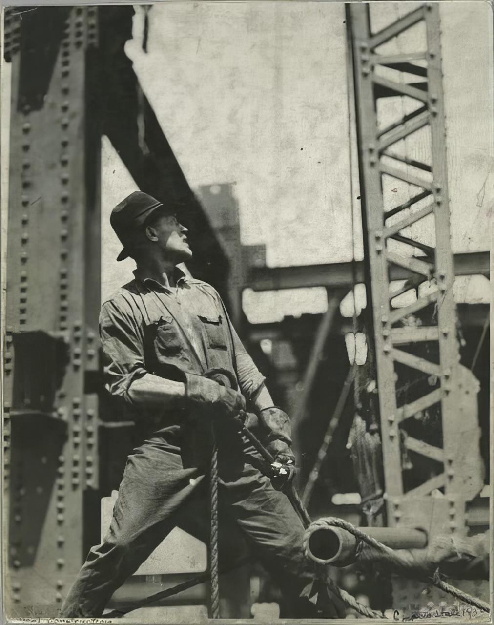 Historical Photos Show the Construction of Empire State Building in NYC, 1930s