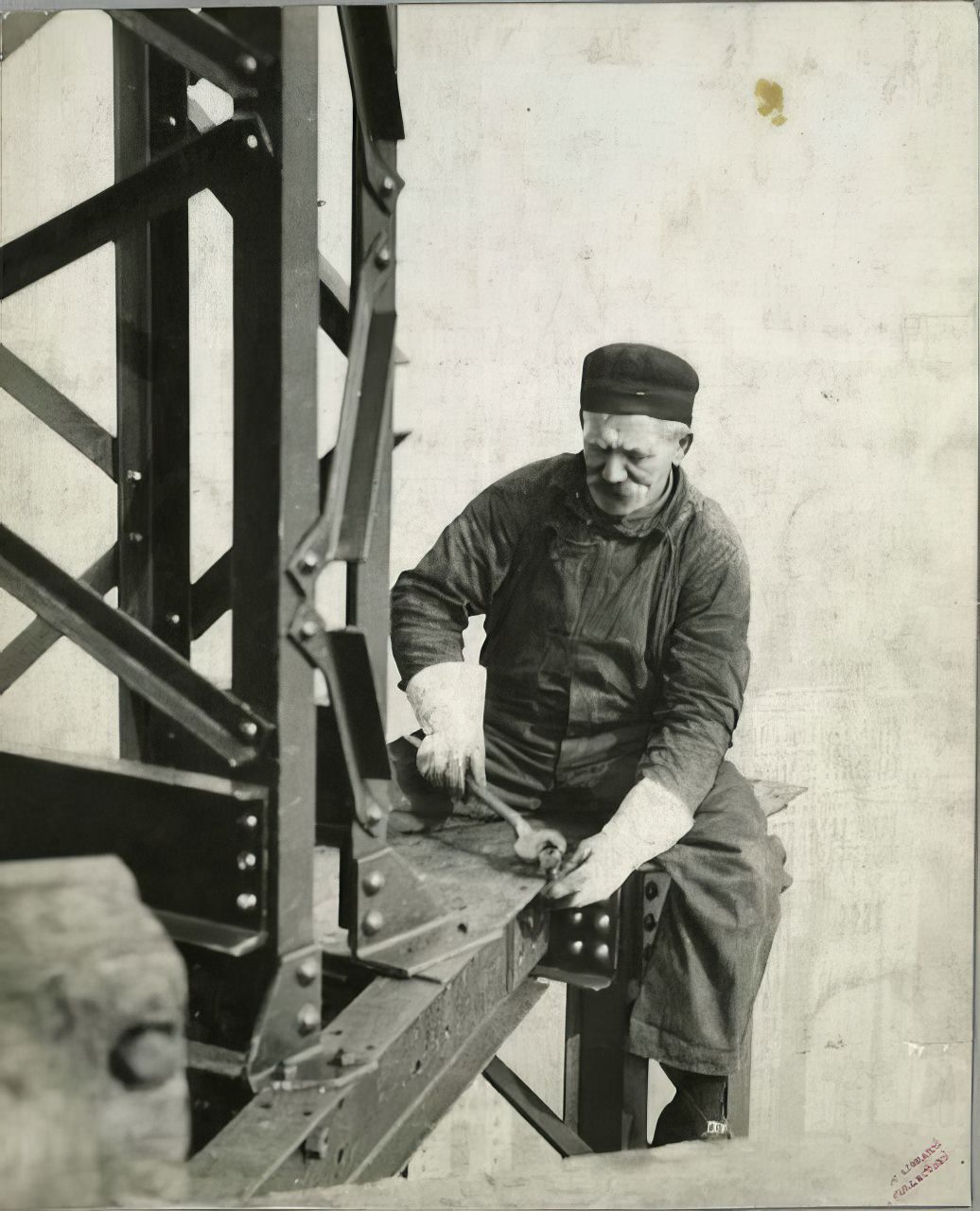 Historical Photos Show the Construction of Empire State Building in NYC, 1930s