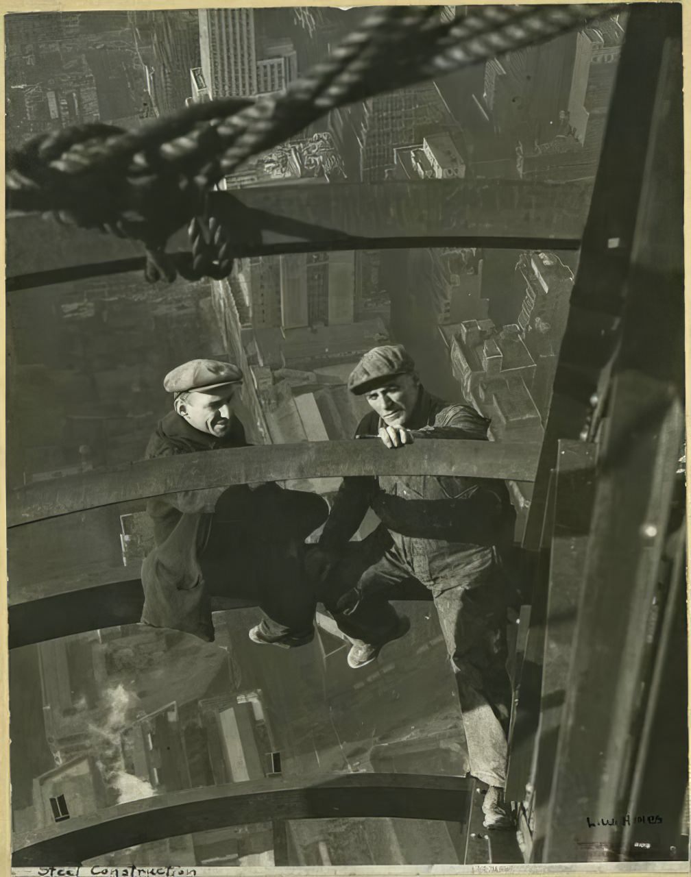 Historical Photos Show the Construction of Empire State Building in NYC, 1930s