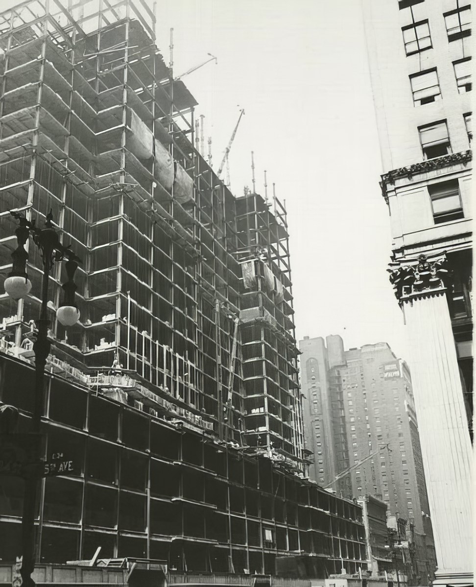 Historical Photos Show the Construction of Empire State Building in NYC, 1930s