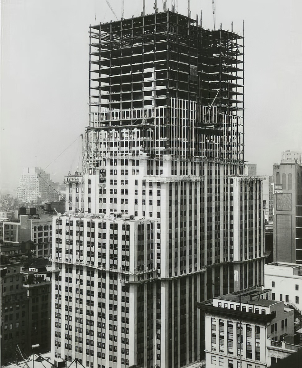 Historical Photos Show the Construction of Empire State Building in NYC, 1930s