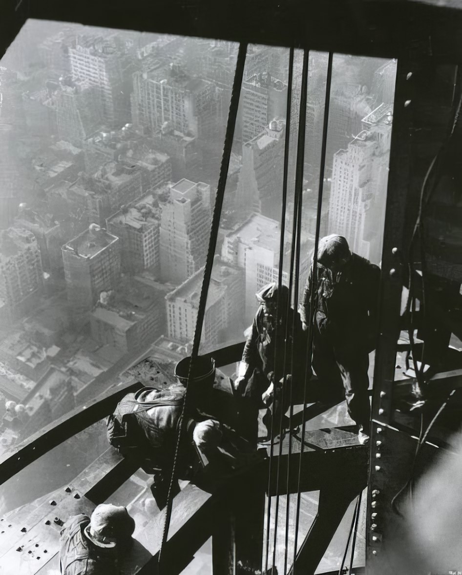Historical Photos Show the Construction of Empire State Building in NYC, 1930s
