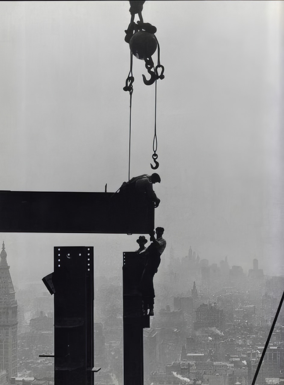 Historical Photos Show the Construction of Empire State Building in NYC, 1930s