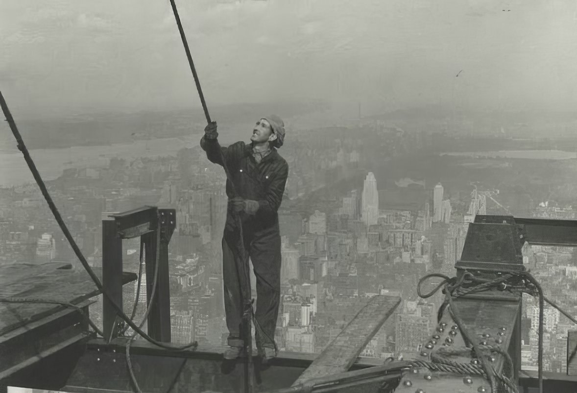 Historical Photos Show the Construction of Empire State Building in NYC, 1930s