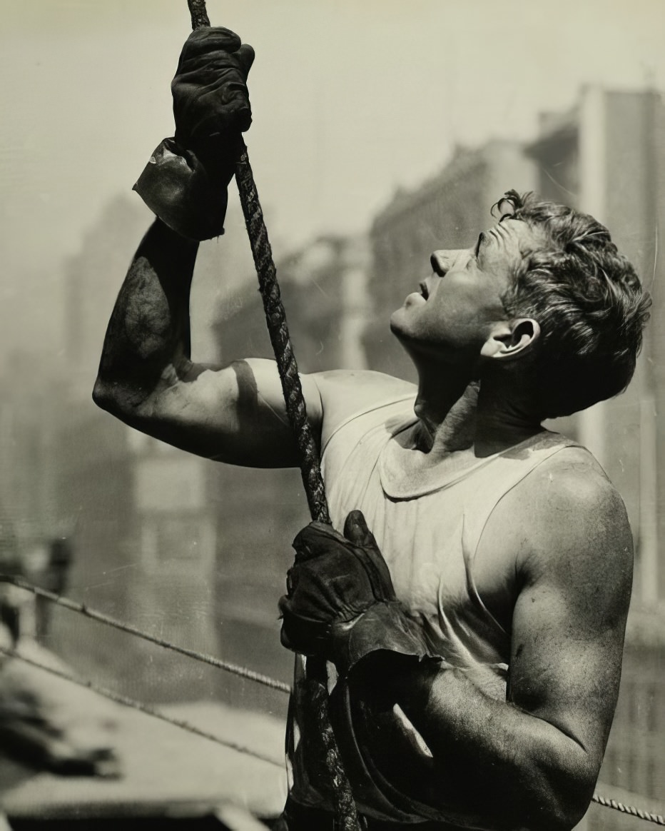 Historical Photos Show the Construction of Empire State Building in NYC, 1930s