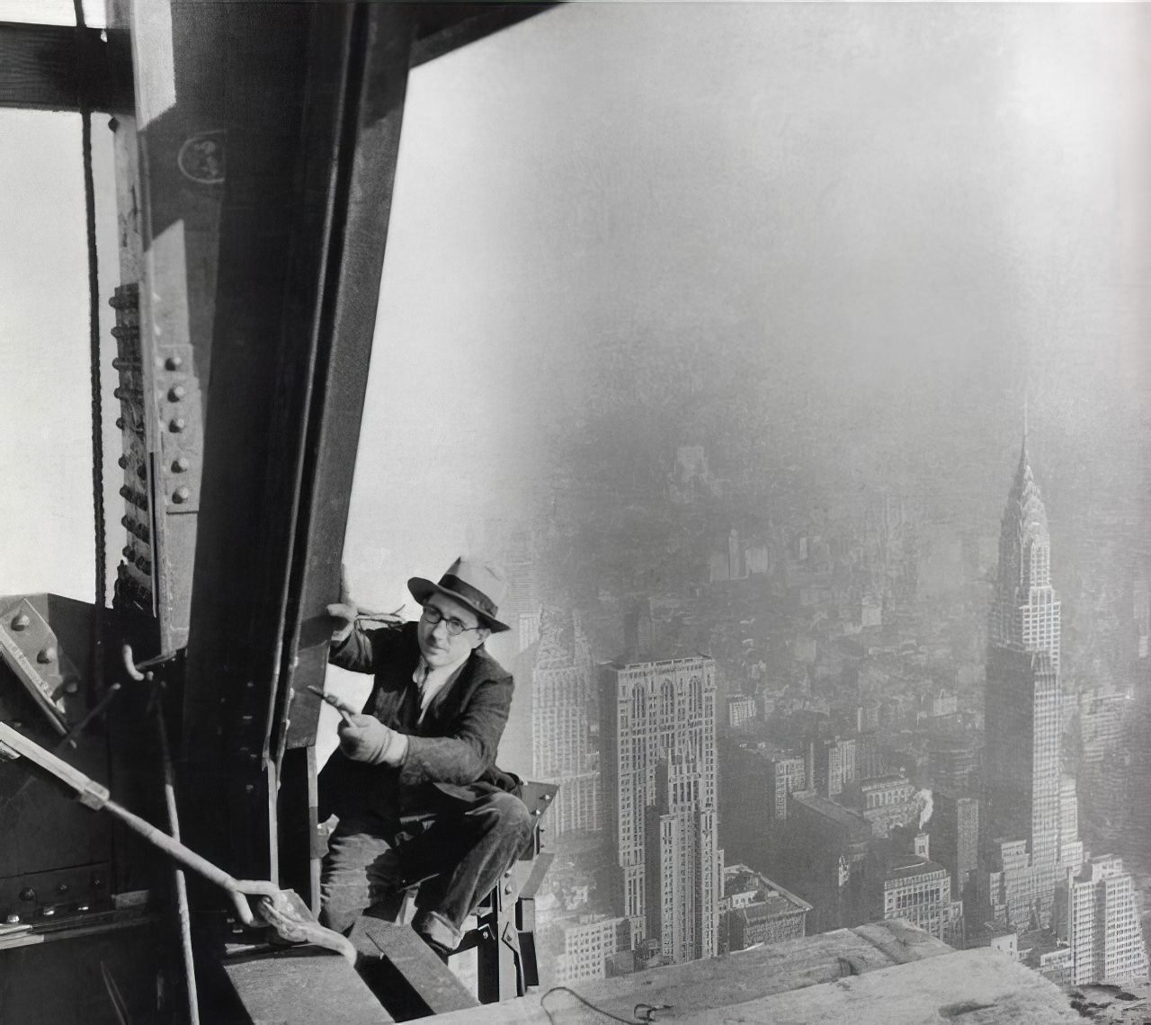 Historical Photos Show the Construction of Empire State Building in NYC, 1930s