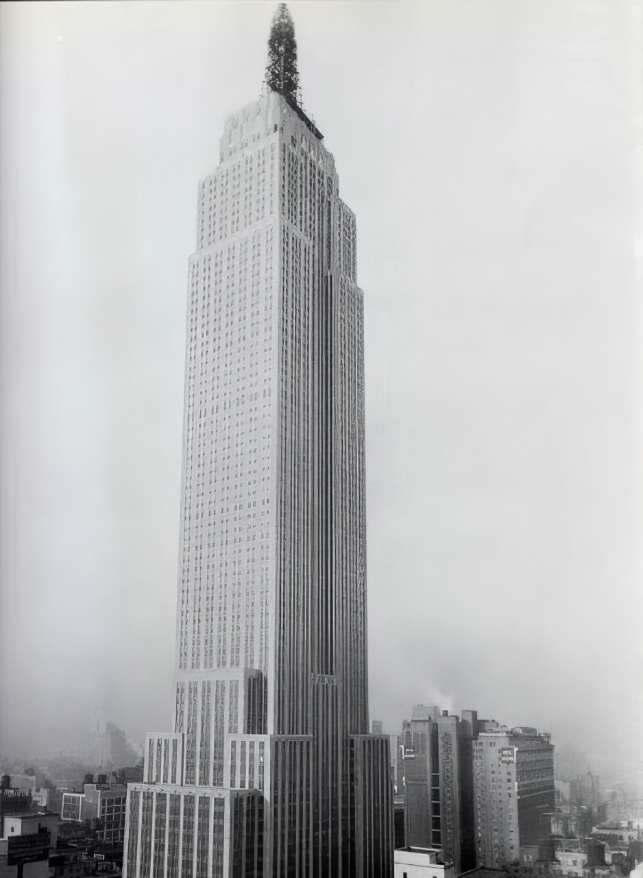 Historical Photos Show the Construction of Empire State Building in NYC, 1930s