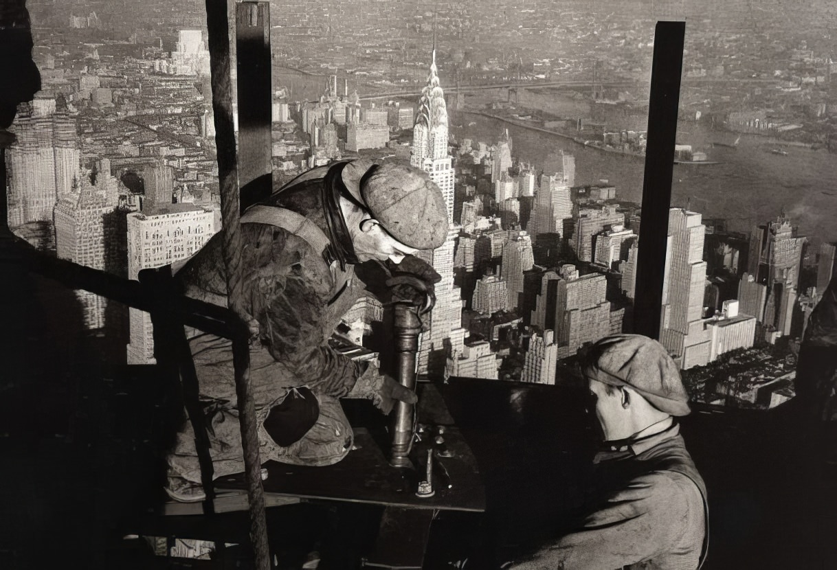 Historical Photos Show the Construction of Empire State Building in NYC, 1930s