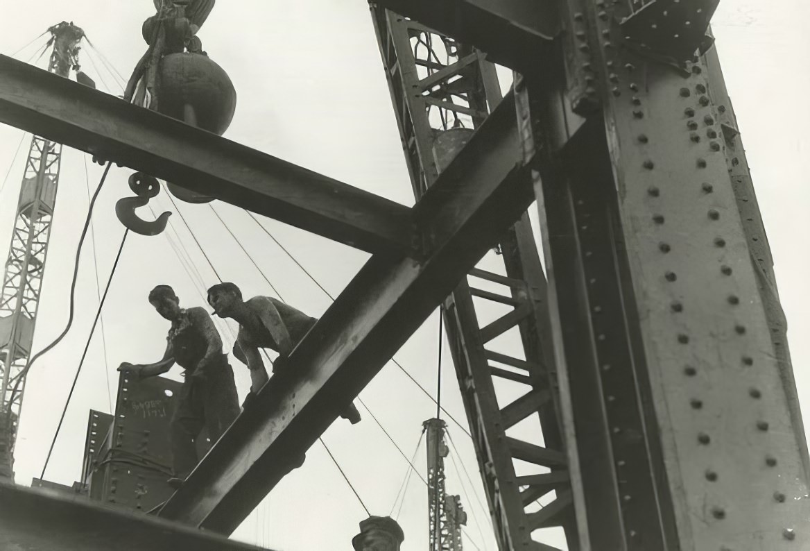 Historical Photos Show the Construction of Empire State Building in NYC, 1930s