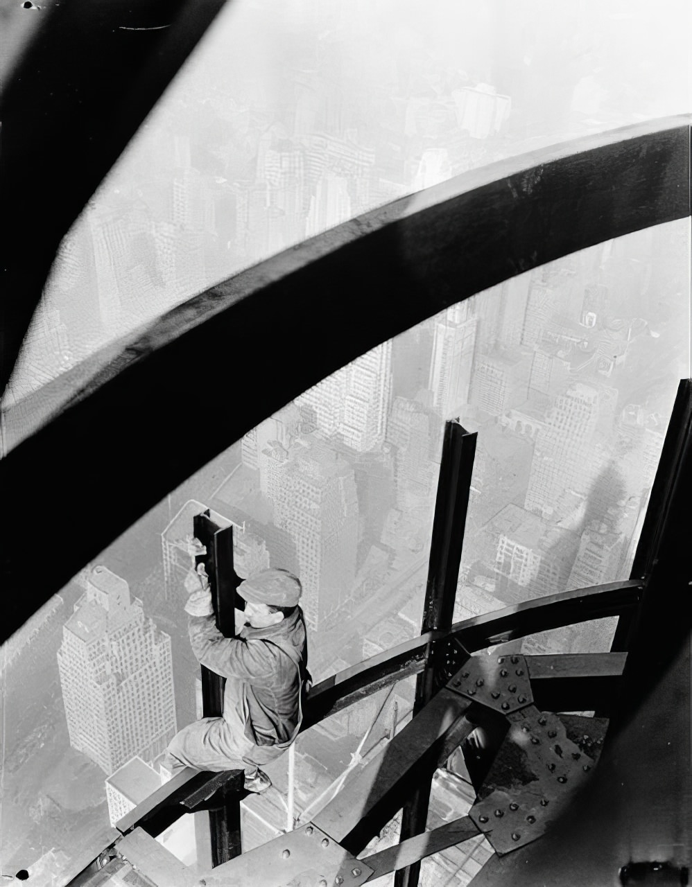 Historical Photos Show the Construction of Empire State Building in NYC, 1930s
